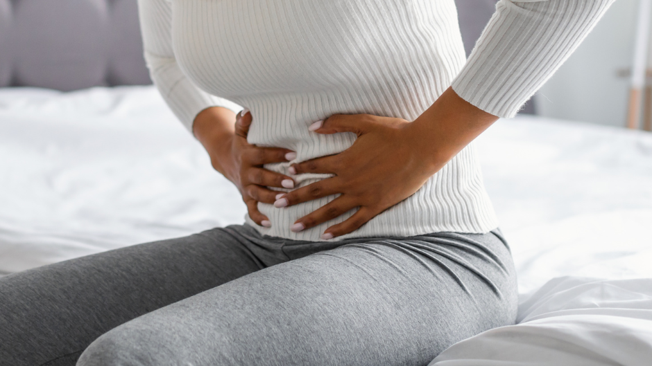 hand on early pregnancy tummy