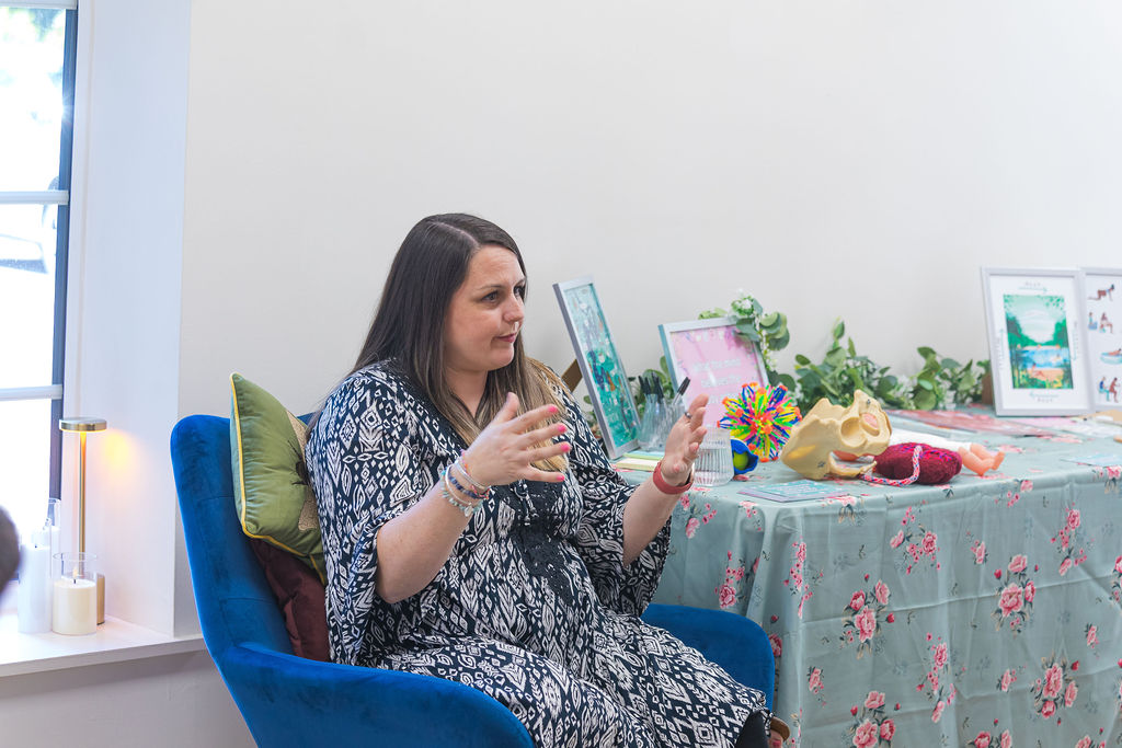 Hypnobirthing educator explaining pain relief options during a calm antenatal class in Grimsby.