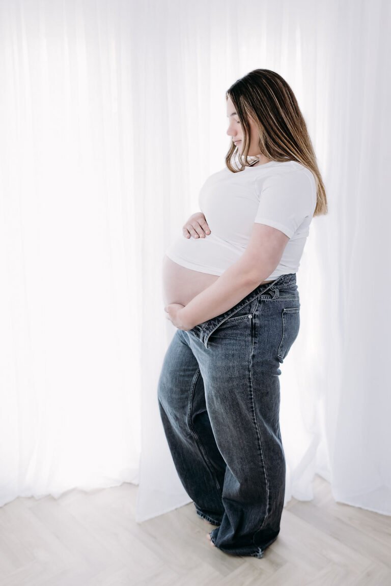 Jamie, a pregnant mum holding her bump.